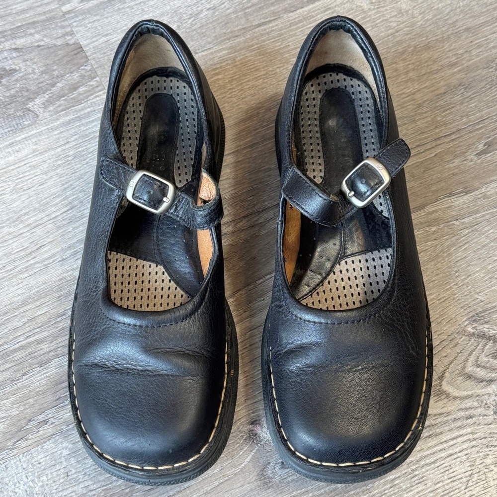 Born Black Leather Mary Jane Buckle Shoes B3384 10/42 Hand Crafted Comfort Flats